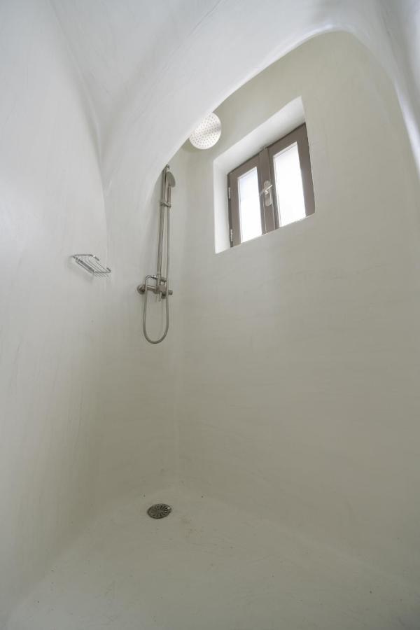 Astrea Suites "Ostria Cave Villa-Outdoor Jacuzzi" Ia Exterior foto