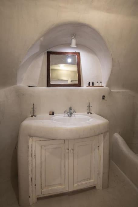 Astrea Suites "Ostria Cave Villa-Outdoor Jacuzzi" Ia Exterior foto