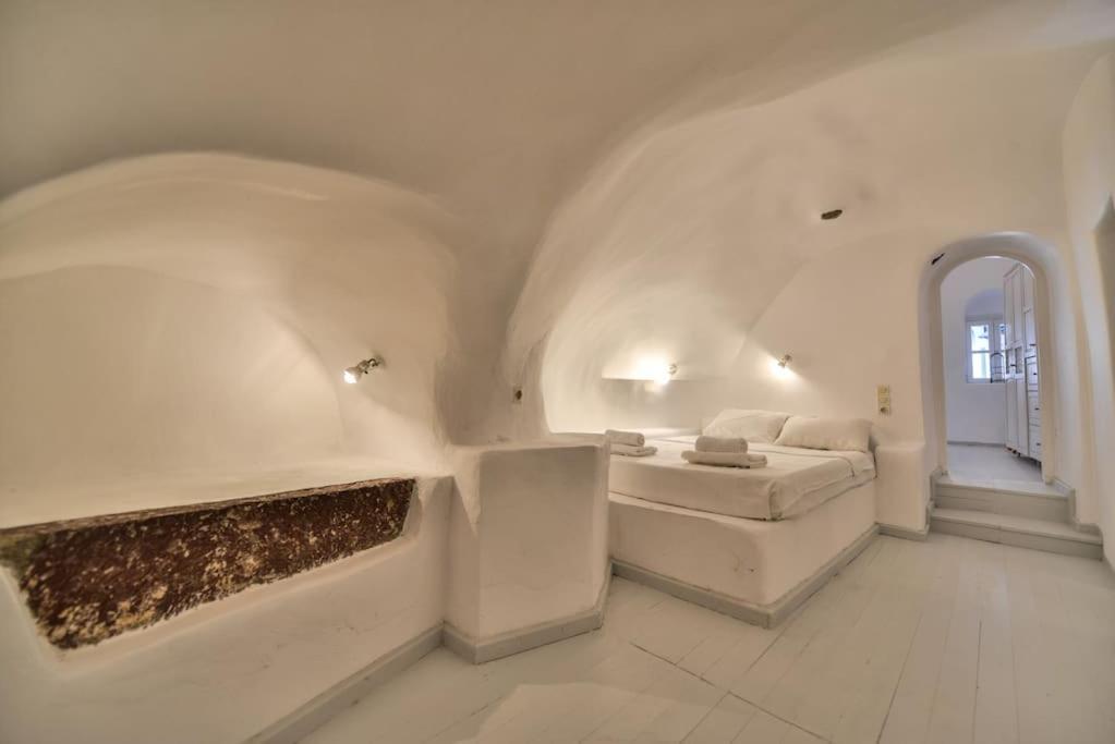 Astrea Suites "Ostria Cave Villa-Outdoor Jacuzzi" Ia Exterior foto
